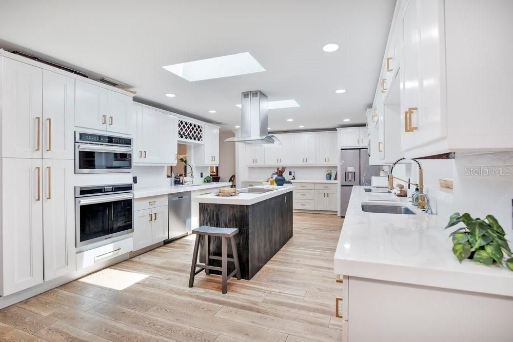 En Venta: $925,000 (5 camas, 3 baños, 3485 Pies cuadrados)