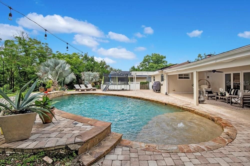 En Venta: $925,000 (5 camas, 3 baños, 3485 Pies cuadrados)
