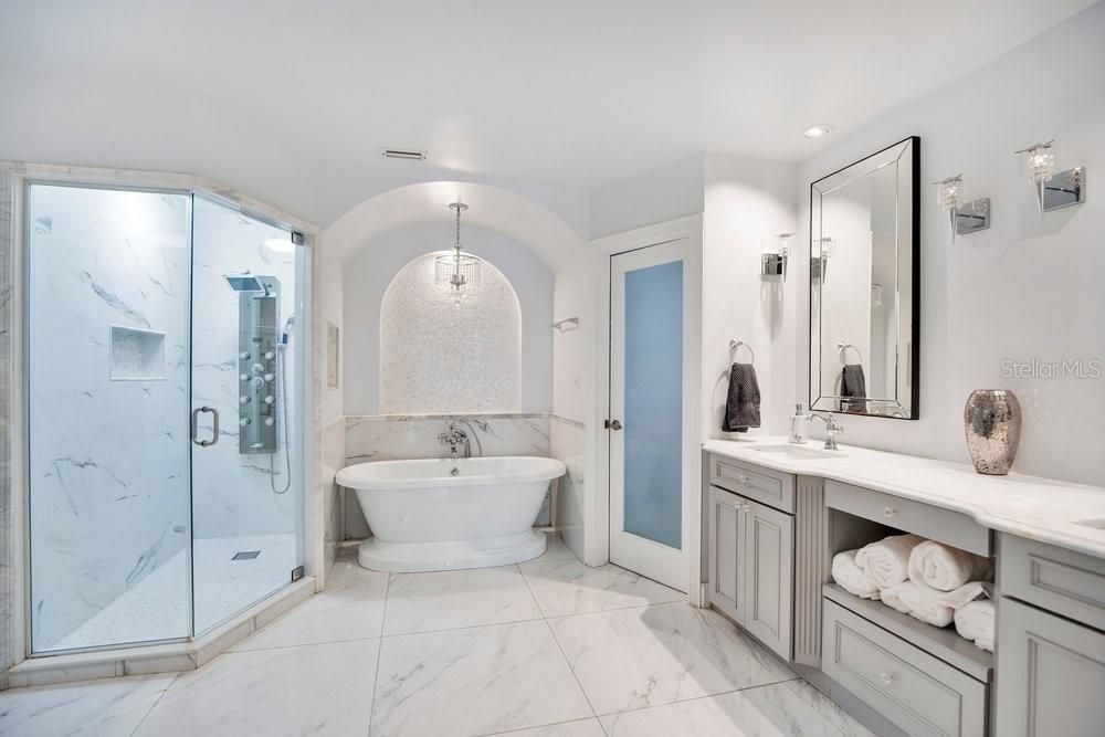 En Venta: $925,000 (5 camas, 3 baños, 3485 Pies cuadrados)