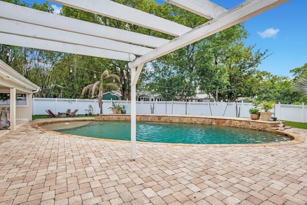 En Venta: $925,000 (5 camas, 3 baños, 3485 Pies cuadrados)