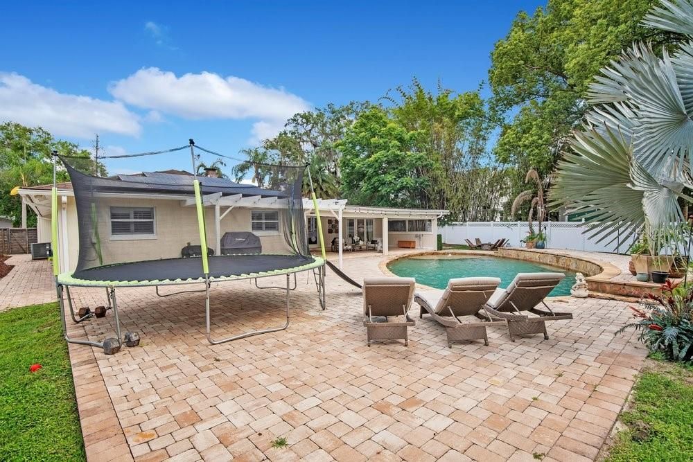 En Venta: $925,000 (5 camas, 3 baños, 3485 Pies cuadrados)