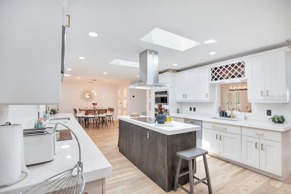 En Venta: $925,000 (5 camas, 3 baños, 3485 Pies cuadrados)
