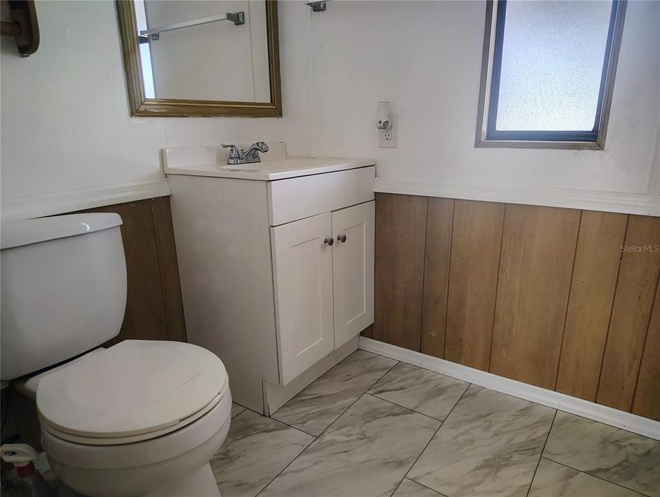 На продажу: $108,000 (2 спален, 2 ванн, 784 Квадратных фут)