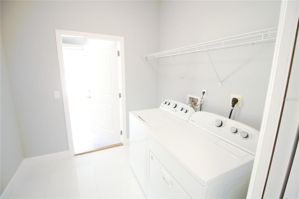 En Venta: $420,000 (3 camas, 2 baños, 1965 Pies cuadrados)