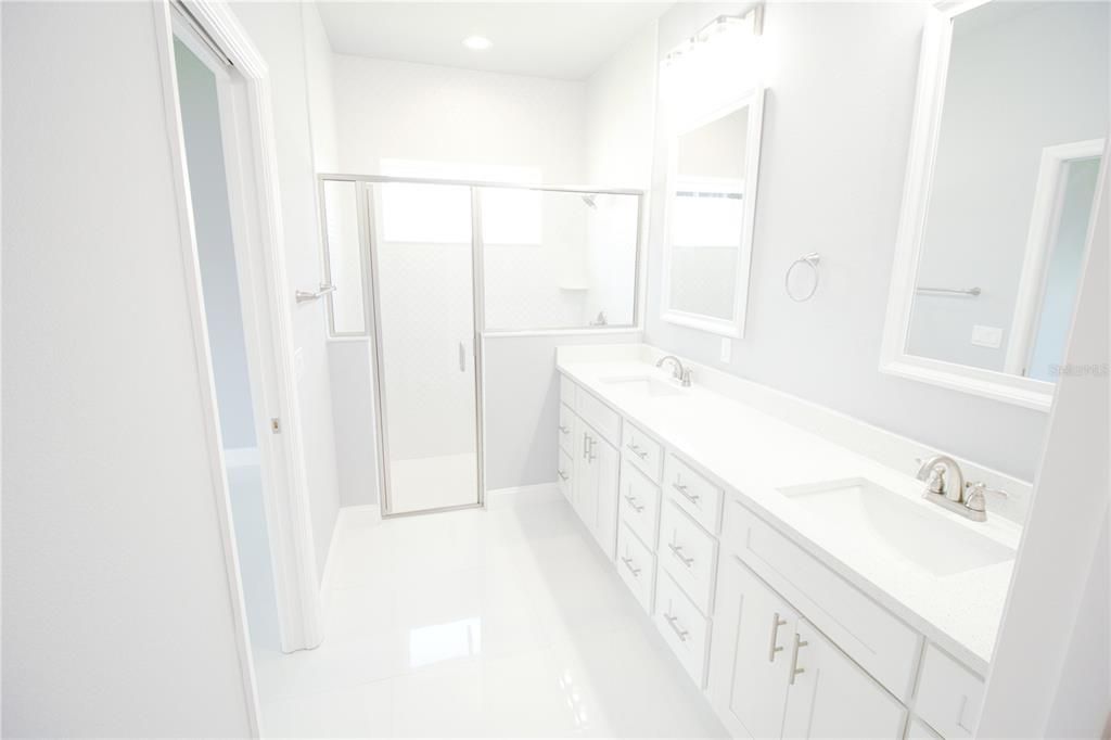 En Venta: $420,000 (3 camas, 2 baños, 1965 Pies cuadrados)