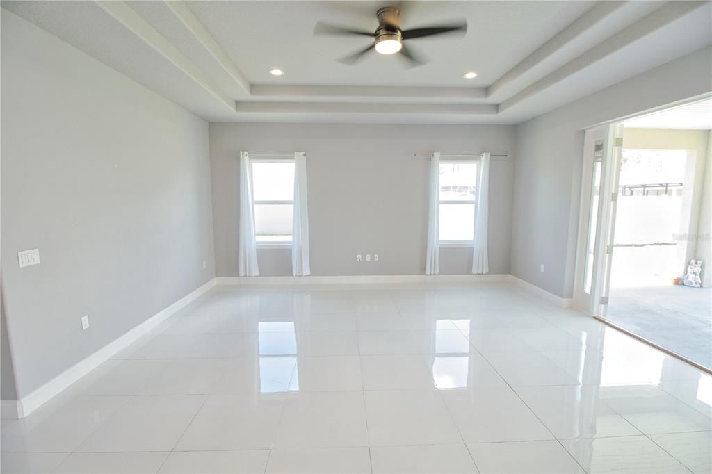 En Venta: $420,000 (3 camas, 2 baños, 1965 Pies cuadrados)