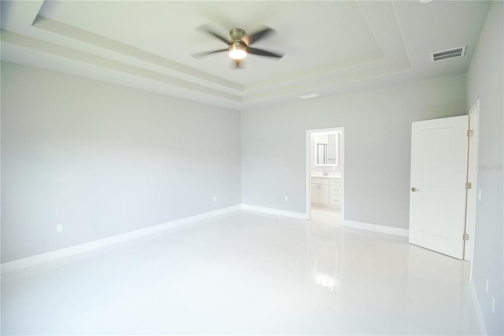 En Venta: $420,000 (3 camas, 2 baños, 1965 Pies cuadrados)