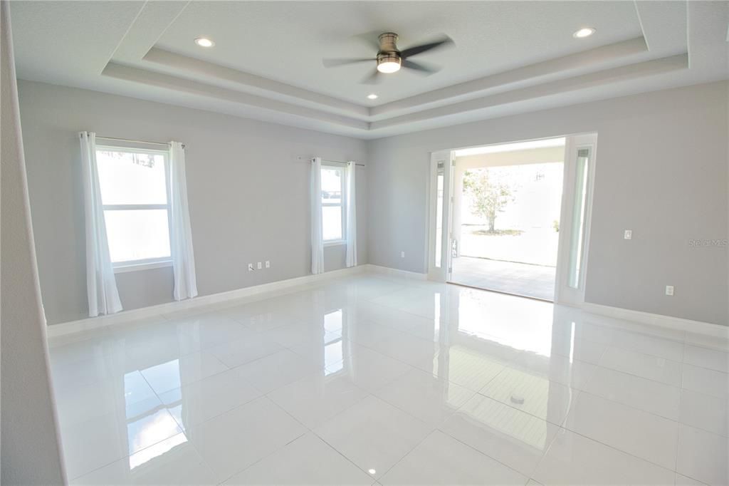 En Venta: $420,000 (3 camas, 2 baños, 1965 Pies cuadrados)