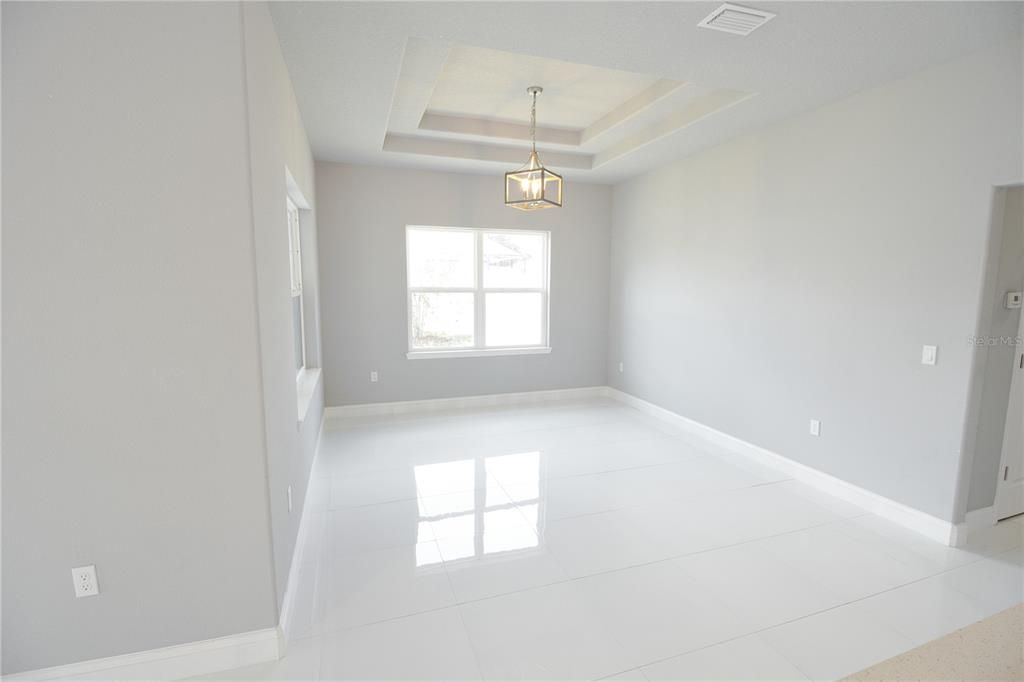 En Venta: $420,000 (3 camas, 2 baños, 1965 Pies cuadrados)