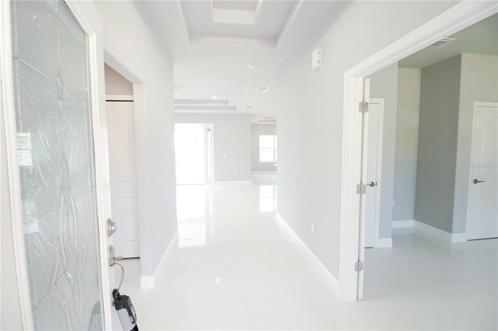 En Venta: $420,000 (3 camas, 2 baños, 1965 Pies cuadrados)