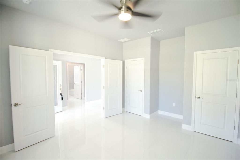 En Venta: $420,000 (3 camas, 2 baños, 1965 Pies cuadrados)