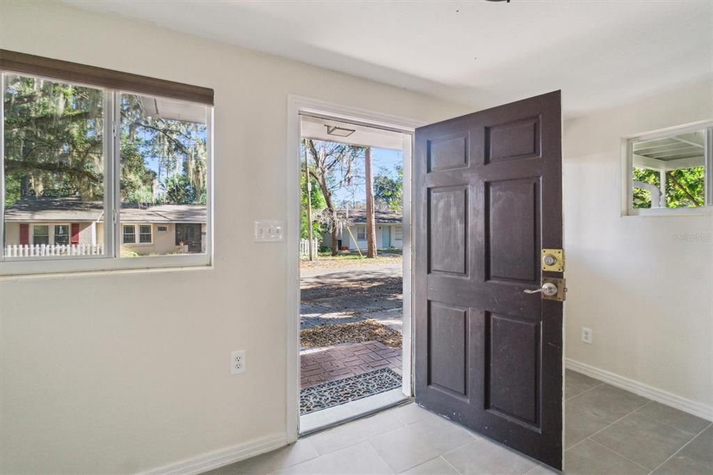 For Rent: $2,100 (4 beds, 2 baths, 1714 Square Feet)
