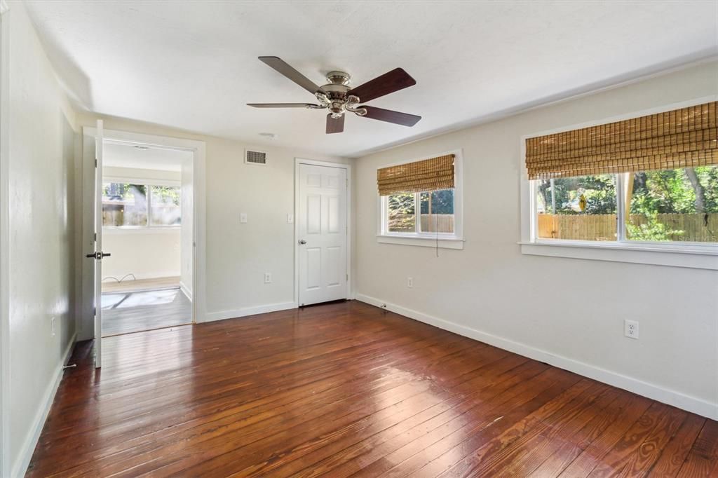 For Rent: $2,100 (4 beds, 2 baths, 1714 Square Feet)