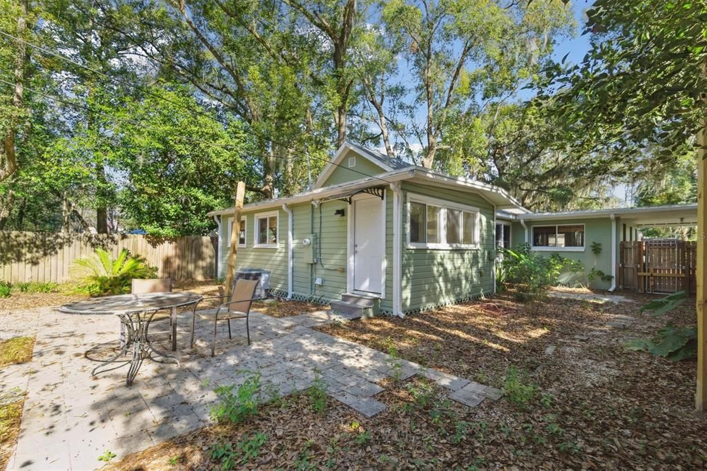 For Rent: $2,100 (4 beds, 2 baths, 1714 Square Feet)