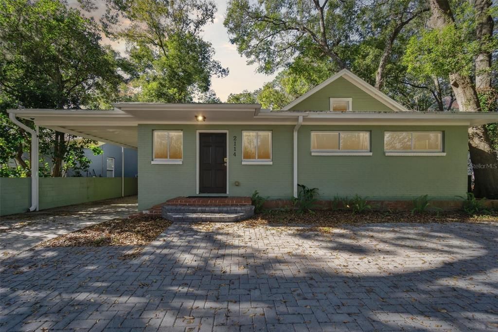 For Rent: $2,100 (4 beds, 2 baths, 1714 Square Feet)