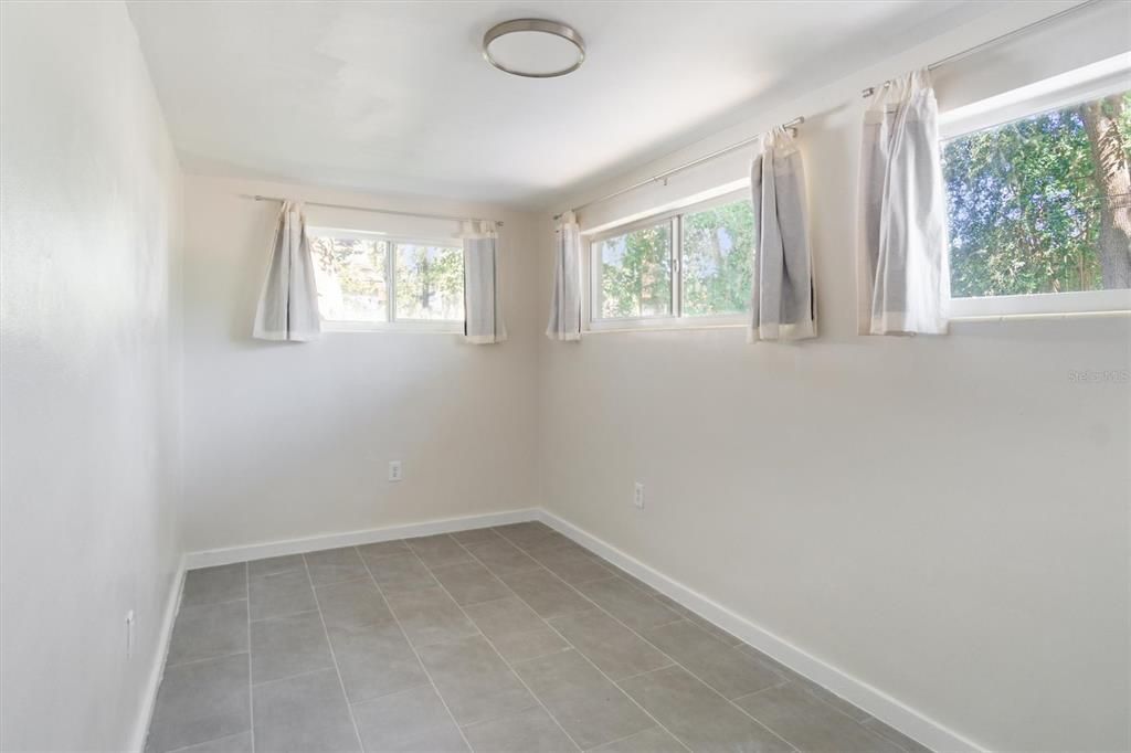 For Rent: $2,100 (4 beds, 2 baths, 1714 Square Feet)