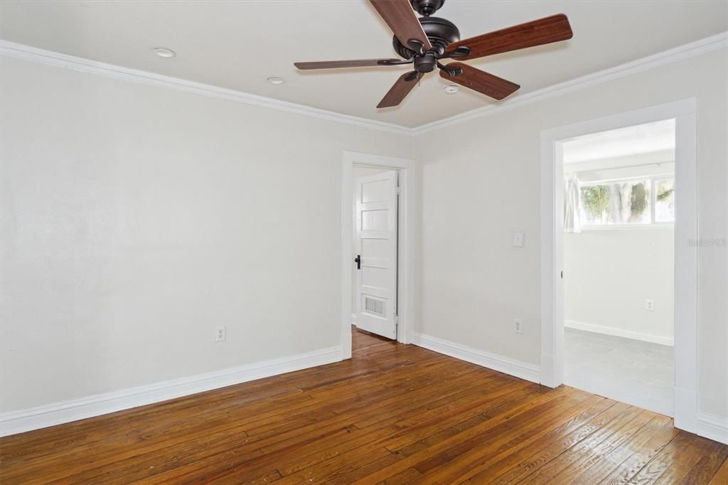 For Rent: $2,100 (4 beds, 2 baths, 1714 Square Feet)