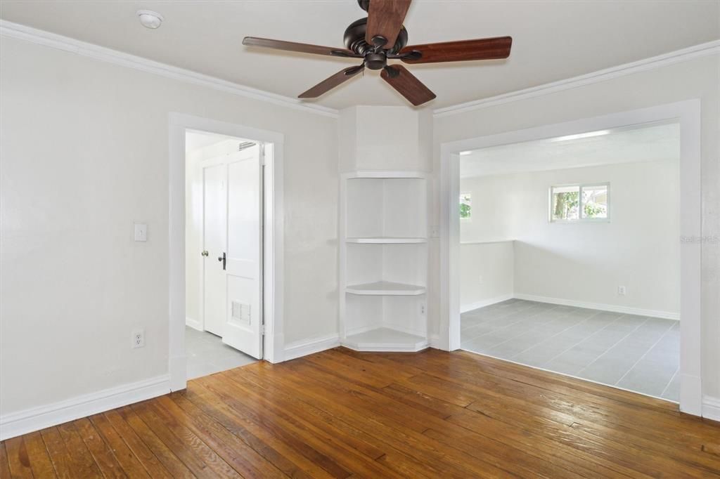 For Rent: $2,100 (4 beds, 2 baths, 1714 Square Feet)