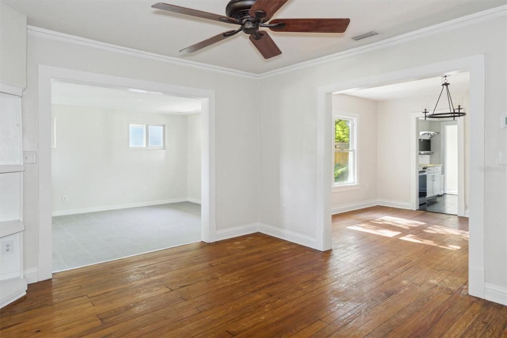 For Rent: $2,100 (4 beds, 2 baths, 1714 Square Feet)