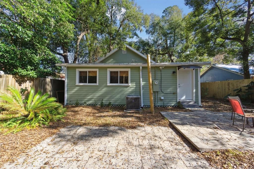 For Rent: $2,100 (4 beds, 2 baths, 1714 Square Feet)