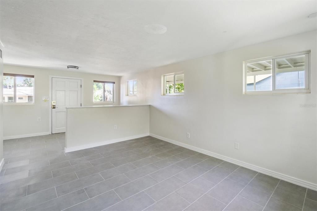 For Rent: $2,100 (4 beds, 2 baths, 1714 Square Feet)