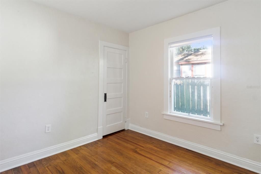 For Rent: $2,100 (4 beds, 2 baths, 1714 Square Feet)