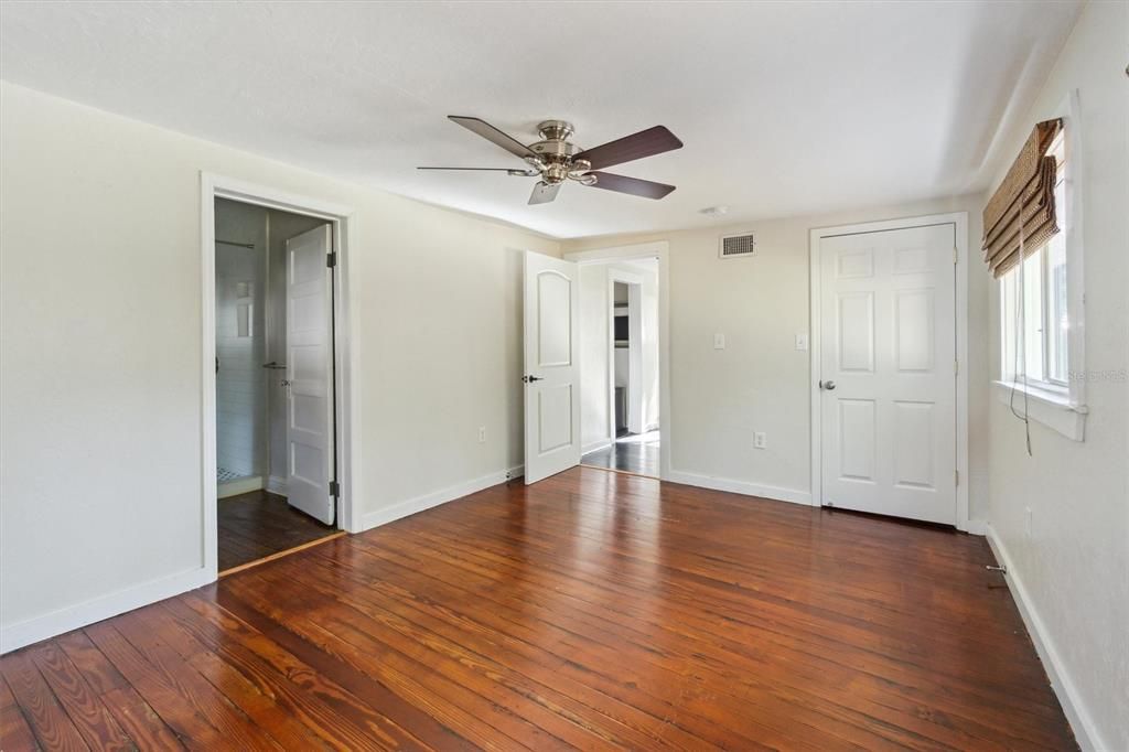 For Rent: $2,100 (4 beds, 2 baths, 1714 Square Feet)
