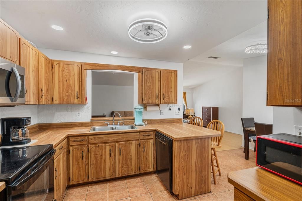 En Venta: $275,000 (3 camas, 2 baños, 1268 Pies cuadrados)