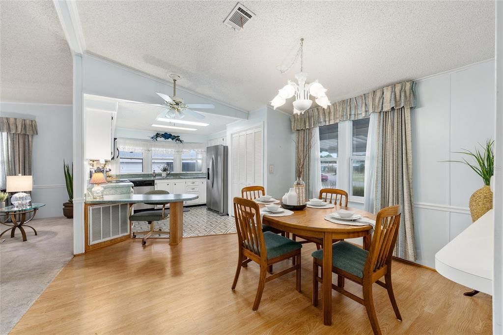 For Sale: $237,550 (2 beds, 2 baths, 1248 Square Feet)