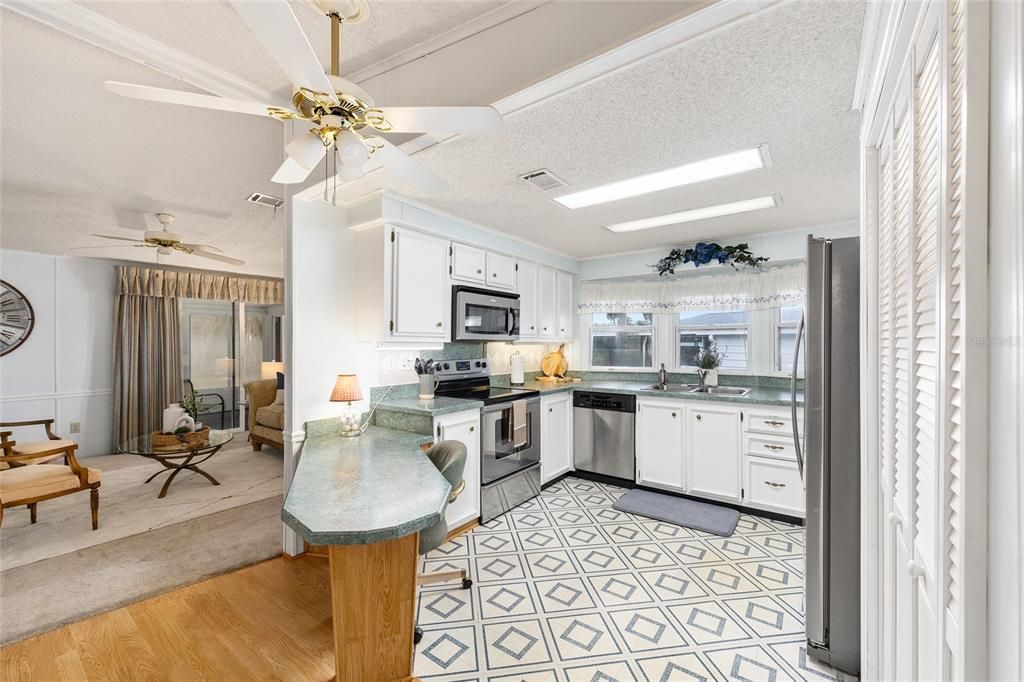 For Sale: $237,550 (2 beds, 2 baths, 1248 Square Feet)