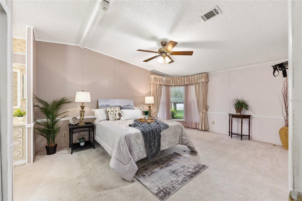 For Sale: $237,550 (2 beds, 2 baths, 1248 Square Feet)
