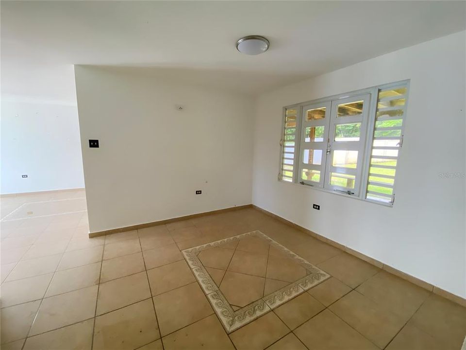Active With Contract: $230,000 (3 beds, 2 baths, 1194 Square Feet)