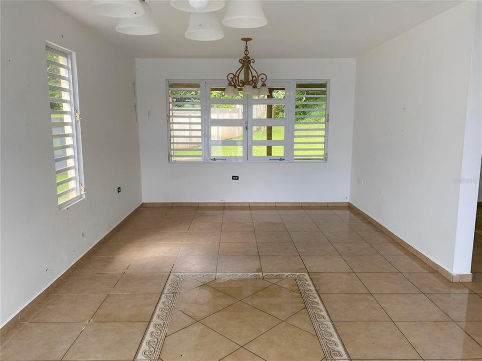 Active With Contract: $230,000 (3 beds, 2 baths, 1194 Square Feet)