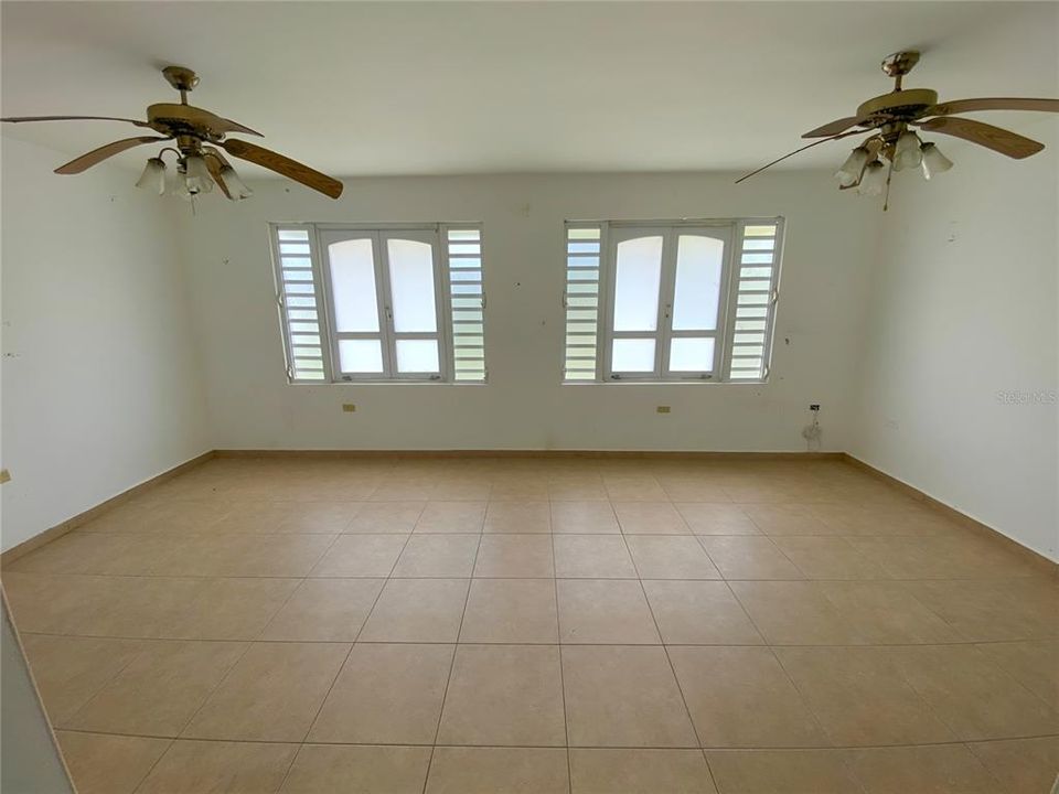 Active With Contract: $230,000 (3 beds, 2 baths, 1194 Square Feet)