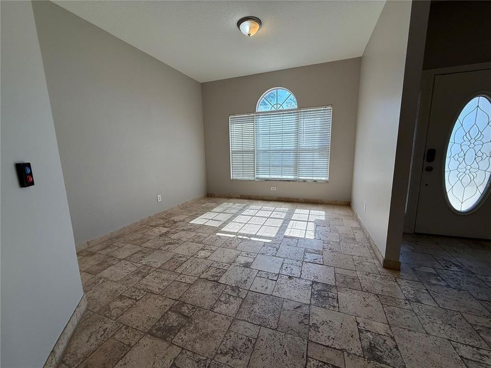 En Venta: $415,000 (4 camas, 2 baños, 1998 Pies cuadrados)