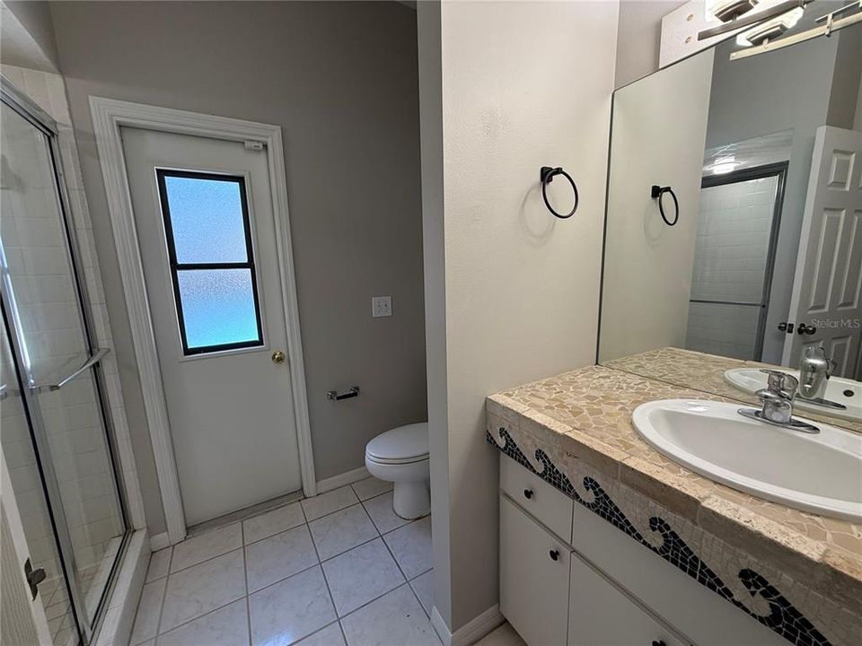 En Venta: $415,000 (4 camas, 2 baños, 1998 Pies cuadrados)