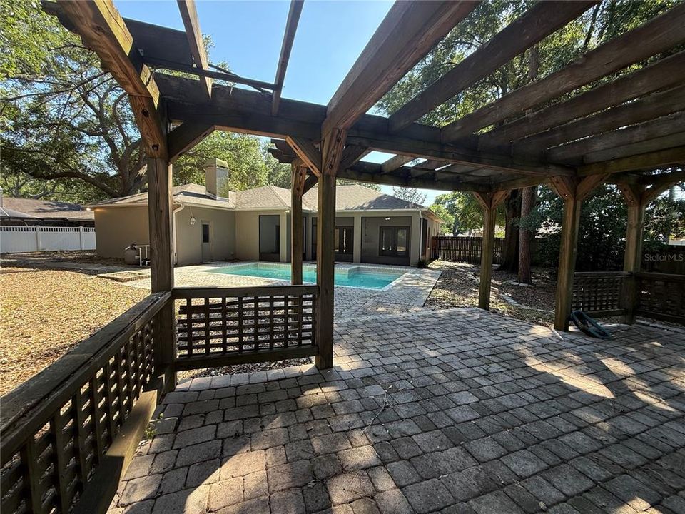 En Venta: $415,000 (4 camas, 2 baños, 1998 Pies cuadrados)
