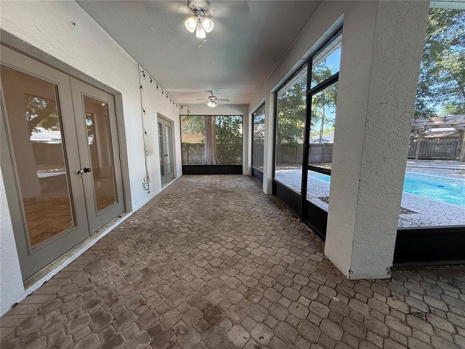 En Venta: $415,000 (4 camas, 2 baños, 1998 Pies cuadrados)