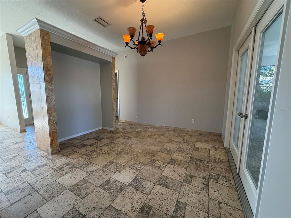 En Venta: $415,000 (4 camas, 2 baños, 1998 Pies cuadrados)