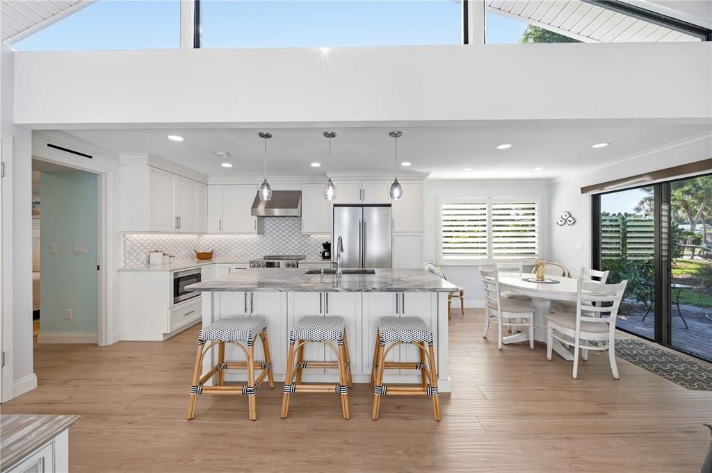 For Sale: $549,000 (2 beds, 2 baths, 1077 Square Feet)