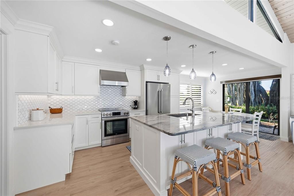 For Sale: $549,000 (2 beds, 2 baths, 1077 Square Feet)