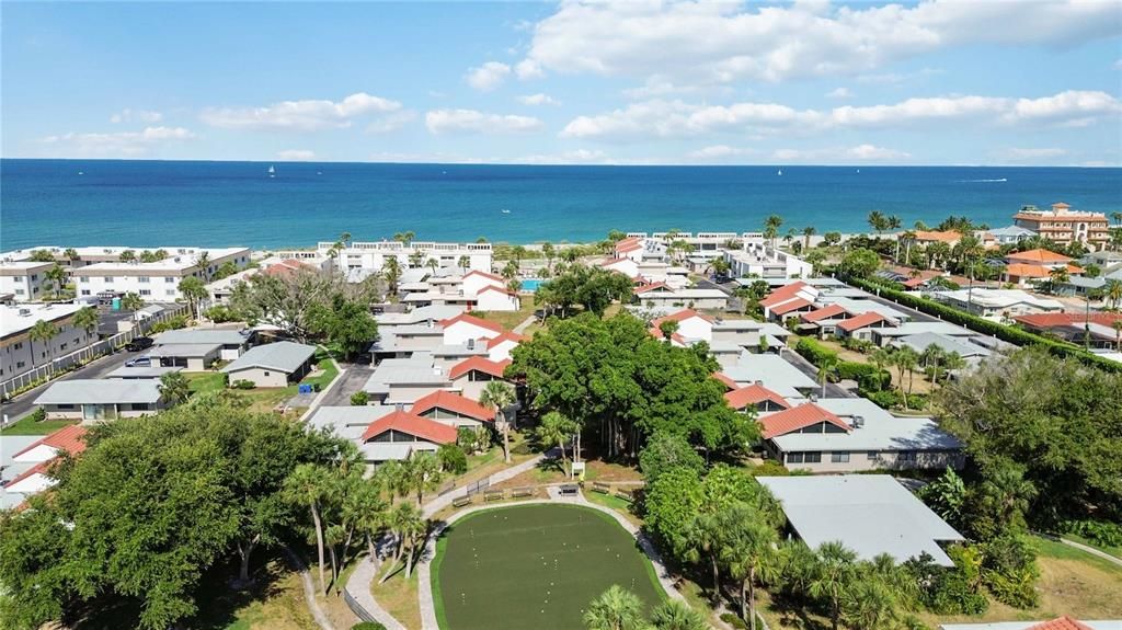 For Sale: $549,000 (2 beds, 2 baths, 1077 Square Feet)