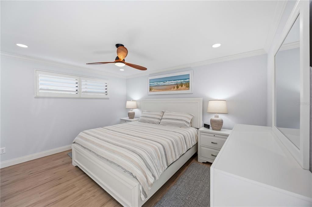 For Sale: $549,000 (2 beds, 2 baths, 1077 Square Feet)