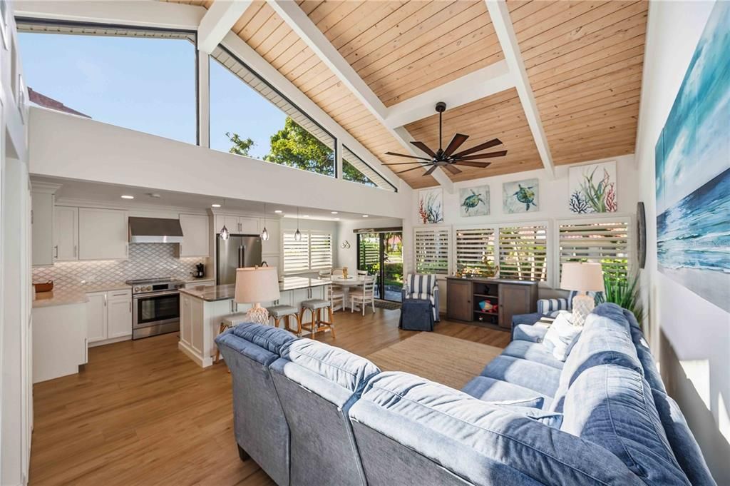 For Sale: $549,000 (2 beds, 2 baths, 1077 Square Feet)