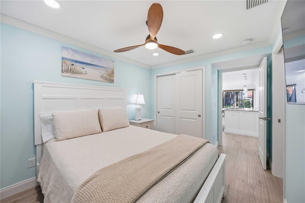 For Sale: $549,000 (2 beds, 2 baths, 1077 Square Feet)