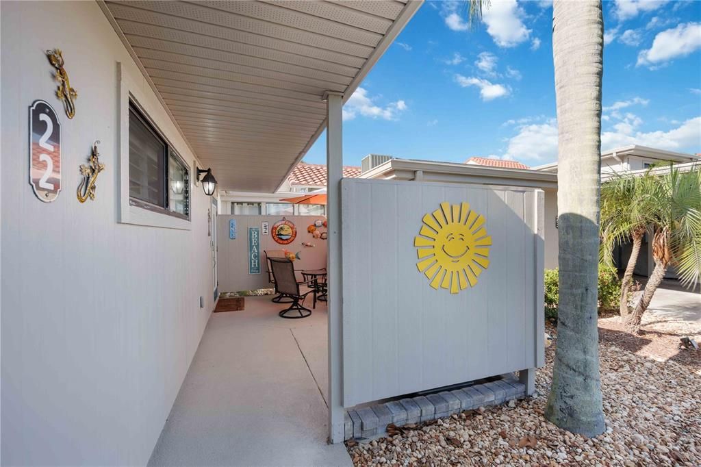 For Sale: $549,000 (2 beds, 2 baths, 1077 Square Feet)