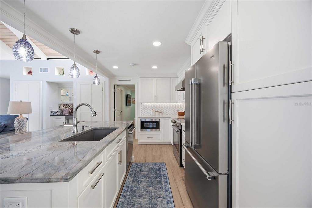 For Sale: $549,000 (2 beds, 2 baths, 1077 Square Feet)