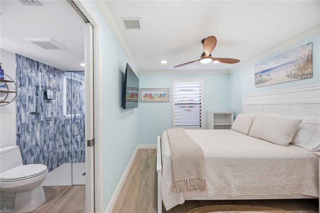 For Sale: $549,000 (2 beds, 2 baths, 1077 Square Feet)