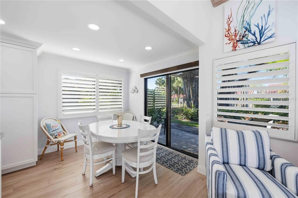 For Sale: $549,000 (2 beds, 2 baths, 1077 Square Feet)