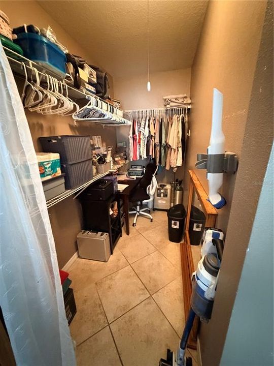 For Rent: $2,000 (2 beds, 2 baths, 925 Square Feet)